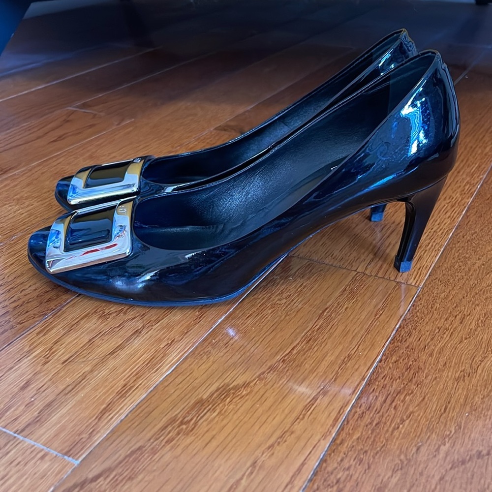 Roger Vivier black patent pumps kitten heels with classic silver square buckle - Picture 3 of 8